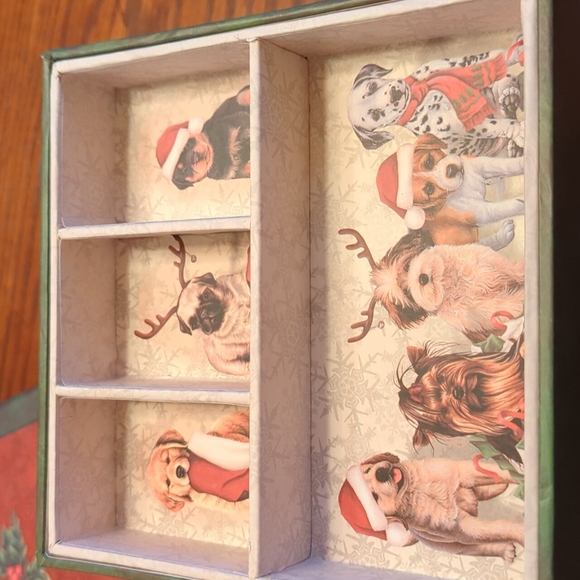 Christmas box featuring dogs - Picture 5 of 8